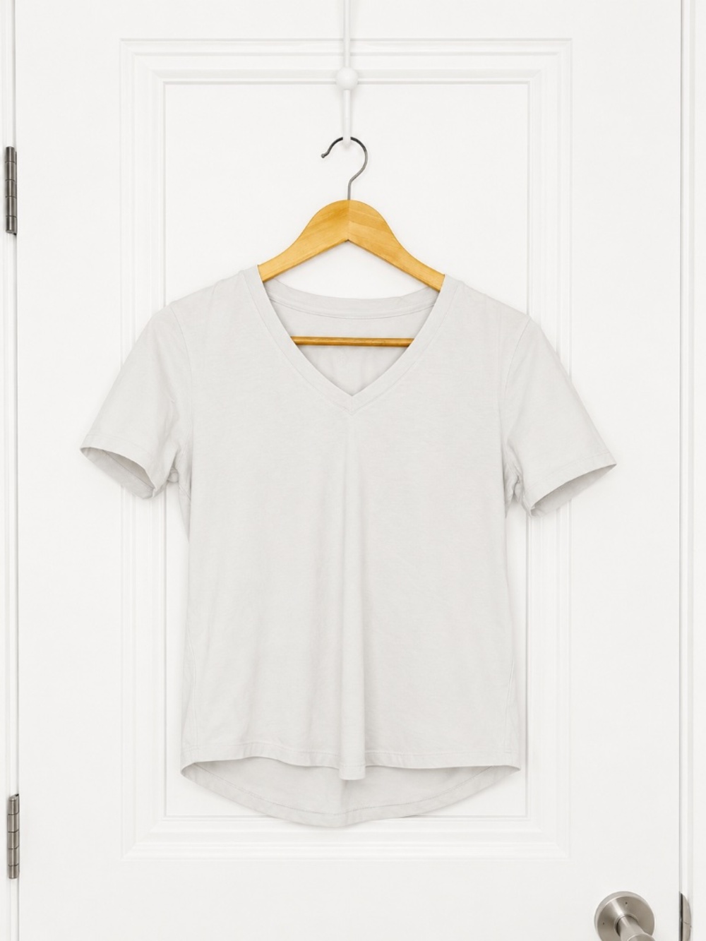 Lululemon Off-White V-Neck Shirt – Medium